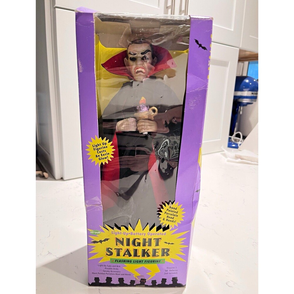Night Stalker Illuminated Vampire Figurine Boxed AA Battery Operated 1990s